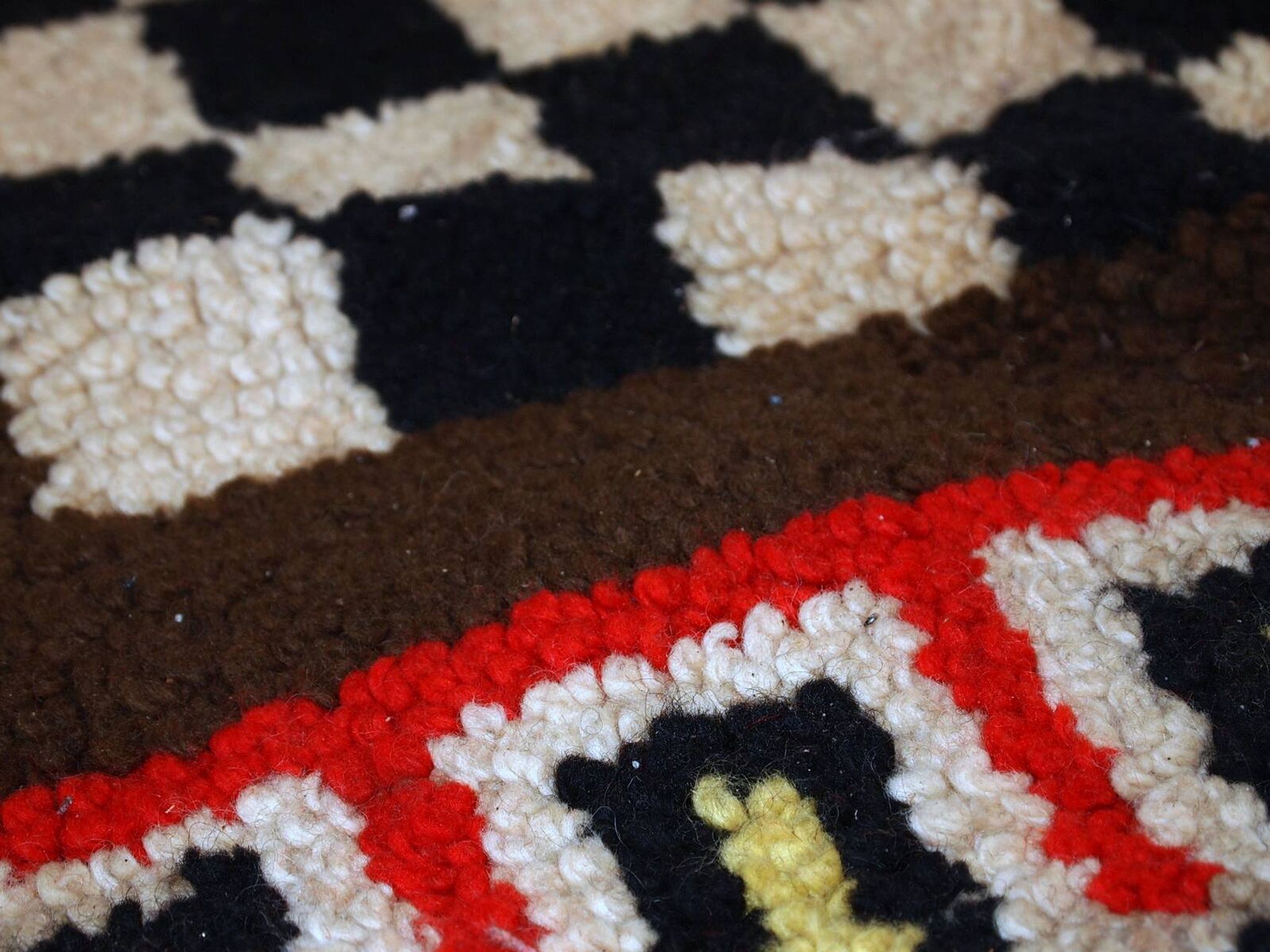 Tapis Moderne Vintage Français, Années 1960, Élégance et Design Unique