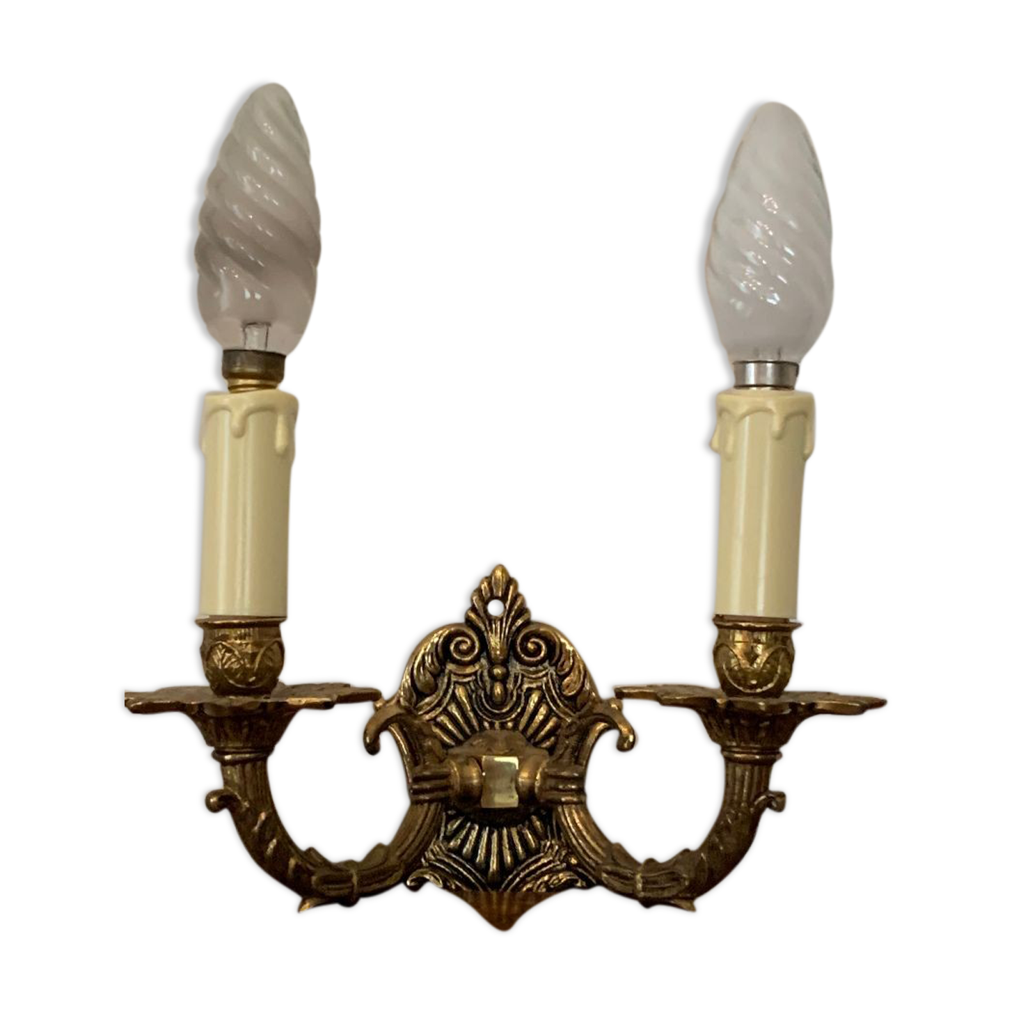 Apply 2 metal arms from the 1950s