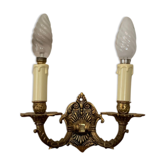 Apply 2 metal arms from the 1950s