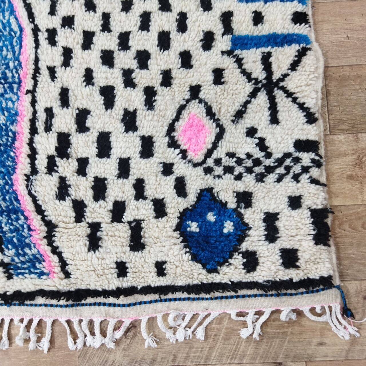 Handmade wool Berber rug 200 X 188 CM