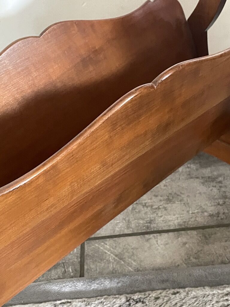 Desserte magazine holders