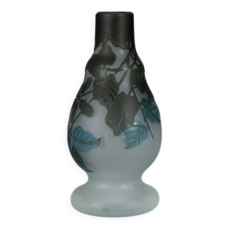 Vase en pâte de verre Muller Frères Lunéville pied douche décor floral