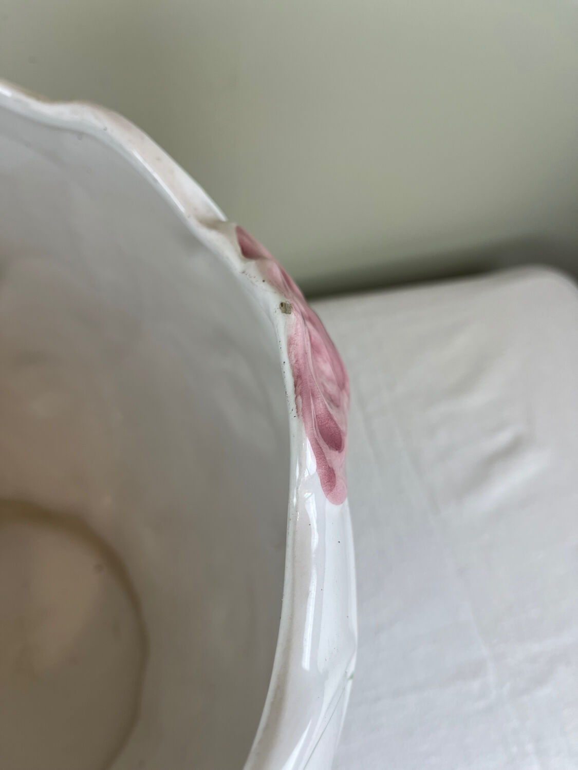 Important glazed ceramic cache pot