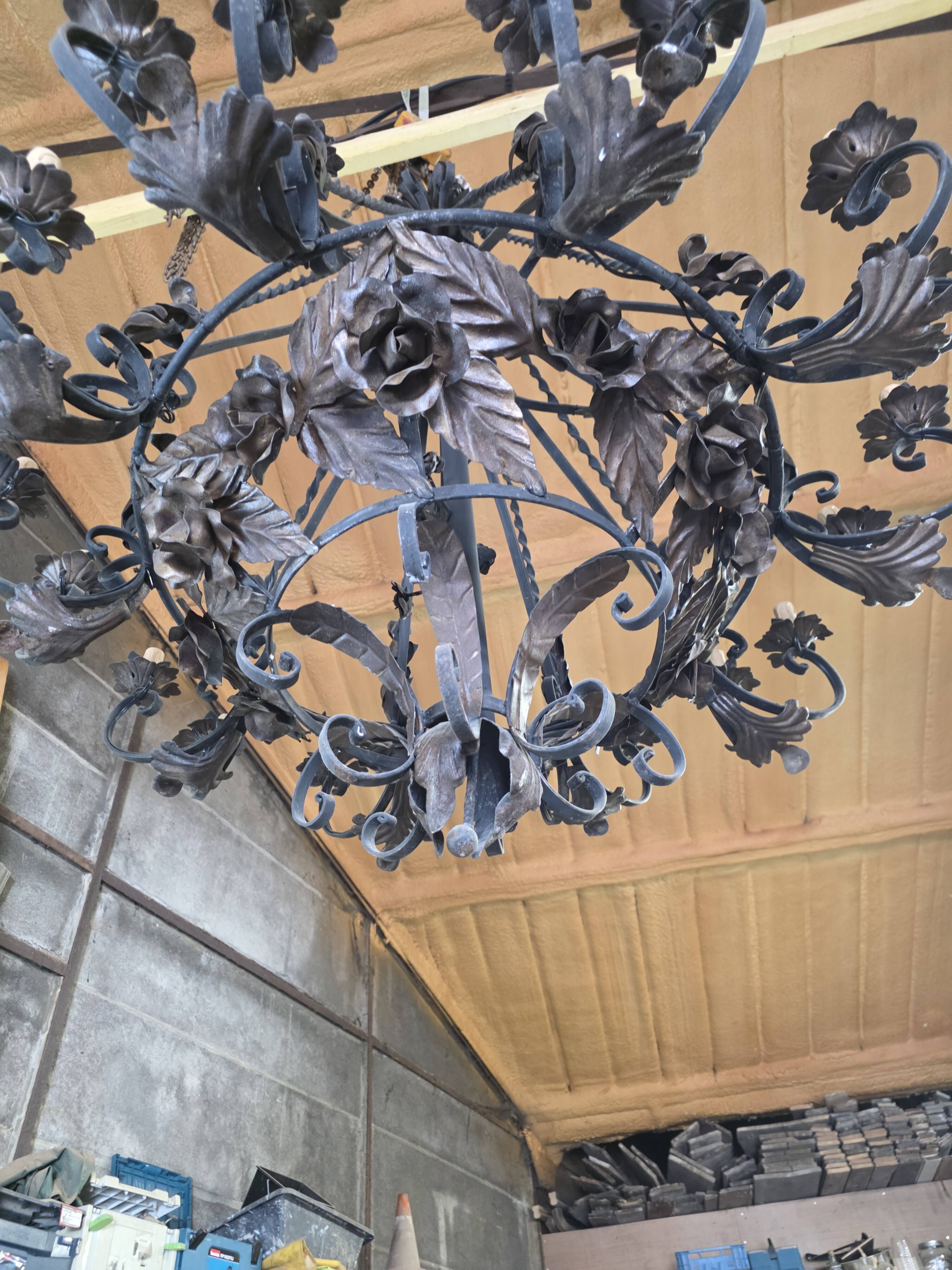 Lustre en fer forgé ( grand modèle) 170 × 120 cm