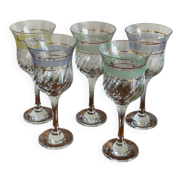 5 verres à eau colorés