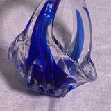 Cendrier en verre soufflé transparent et bleu avec une forme design
