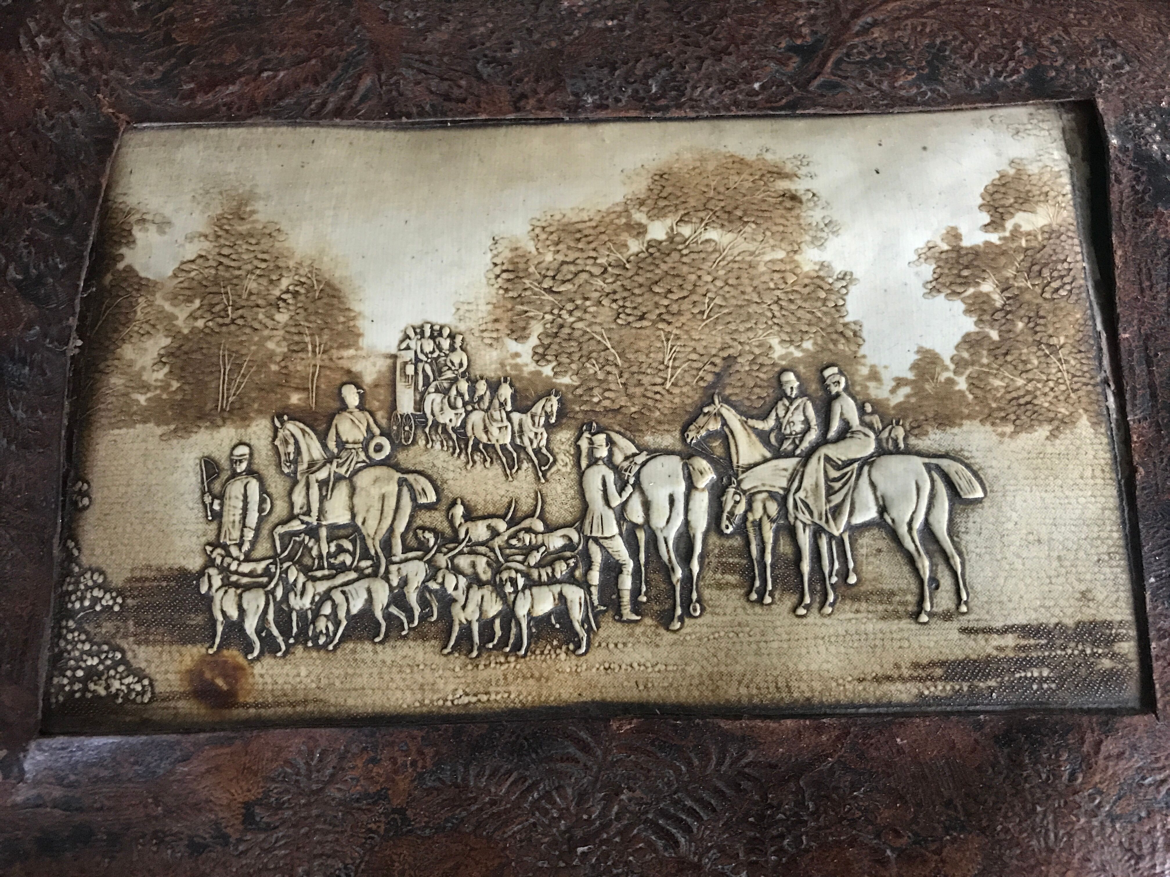 Nécessaire de bureau ancien laiton et cuir, 1 plateau avec 4 pots décor chasse à courre