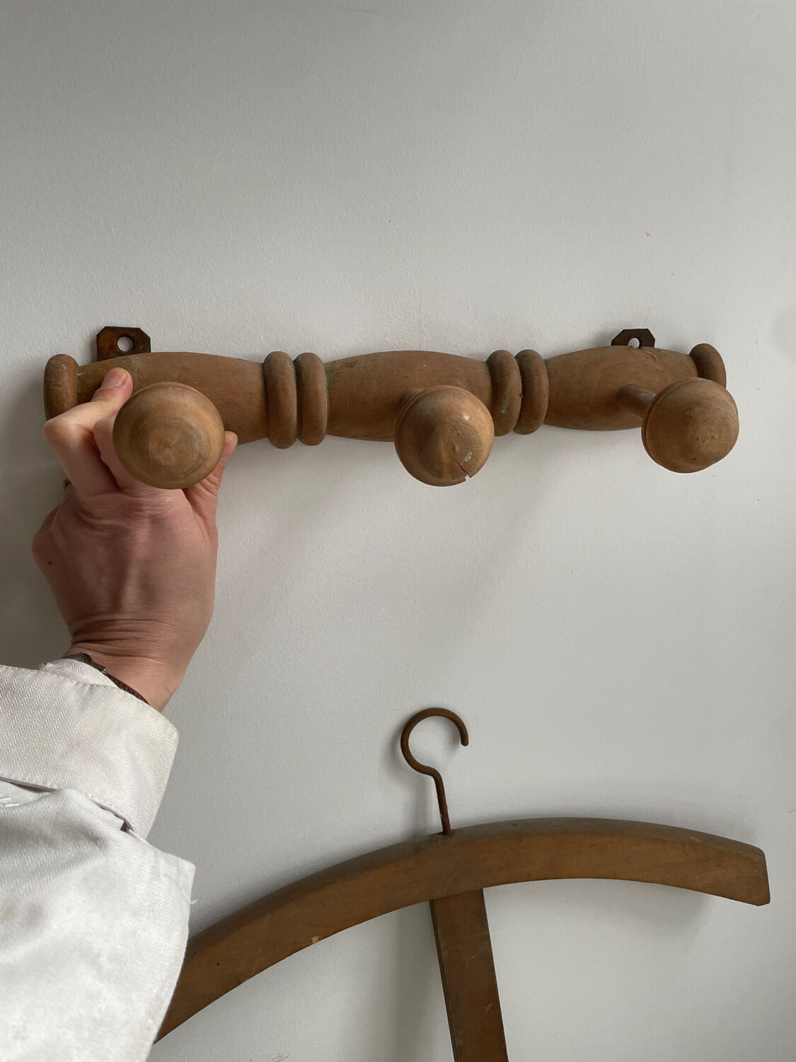 Wall coat rack with 3 hooks