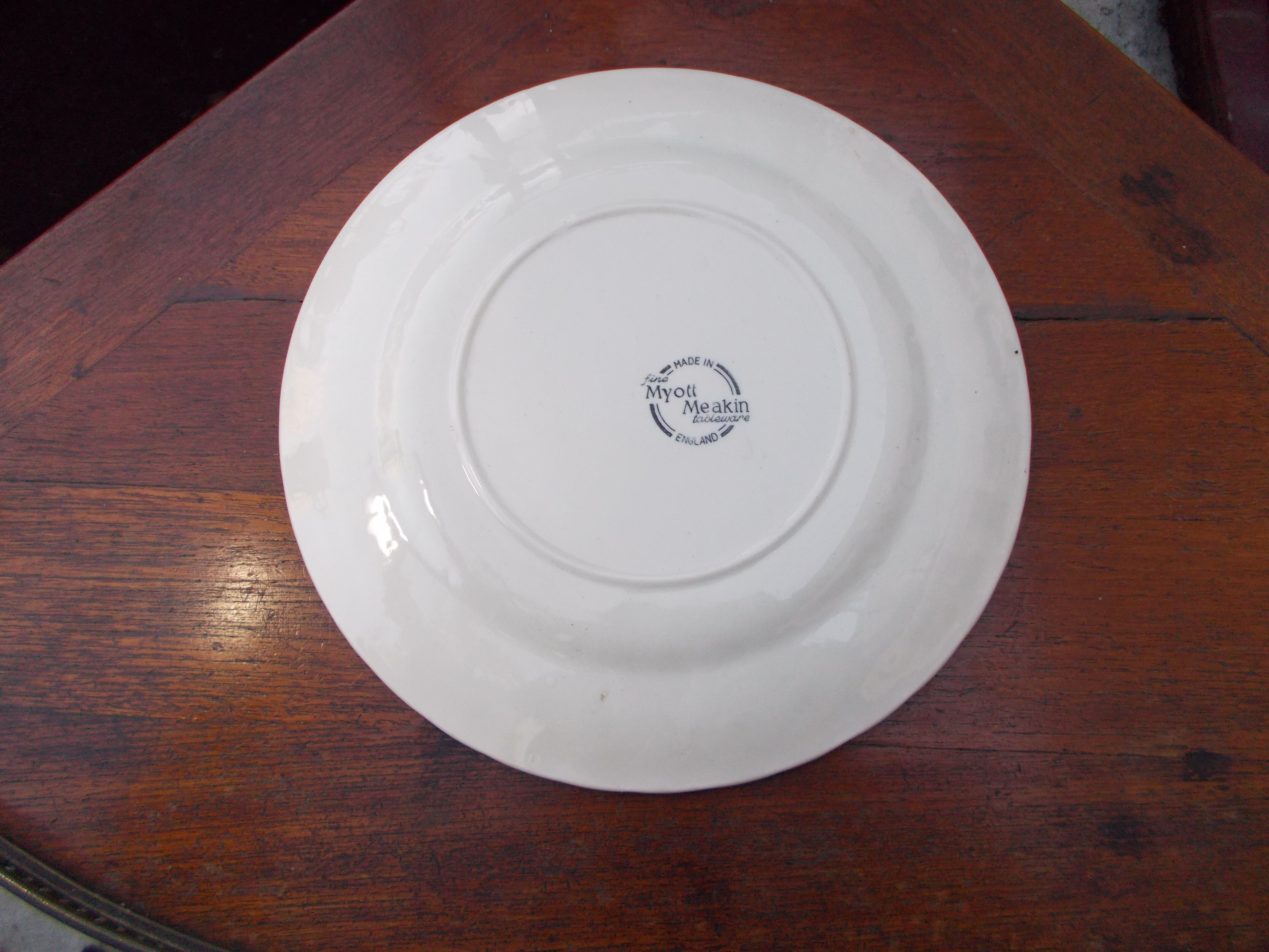 8 flat plates Myott Meakin blue décor