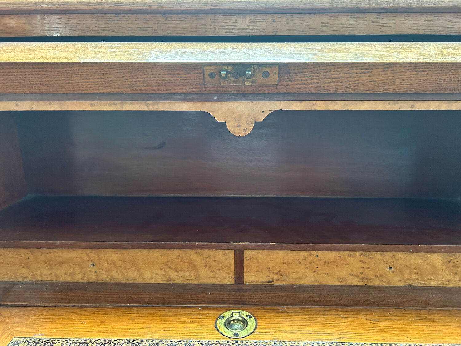 Beautiful vintage 20th-century American cylinder desk and its chair.