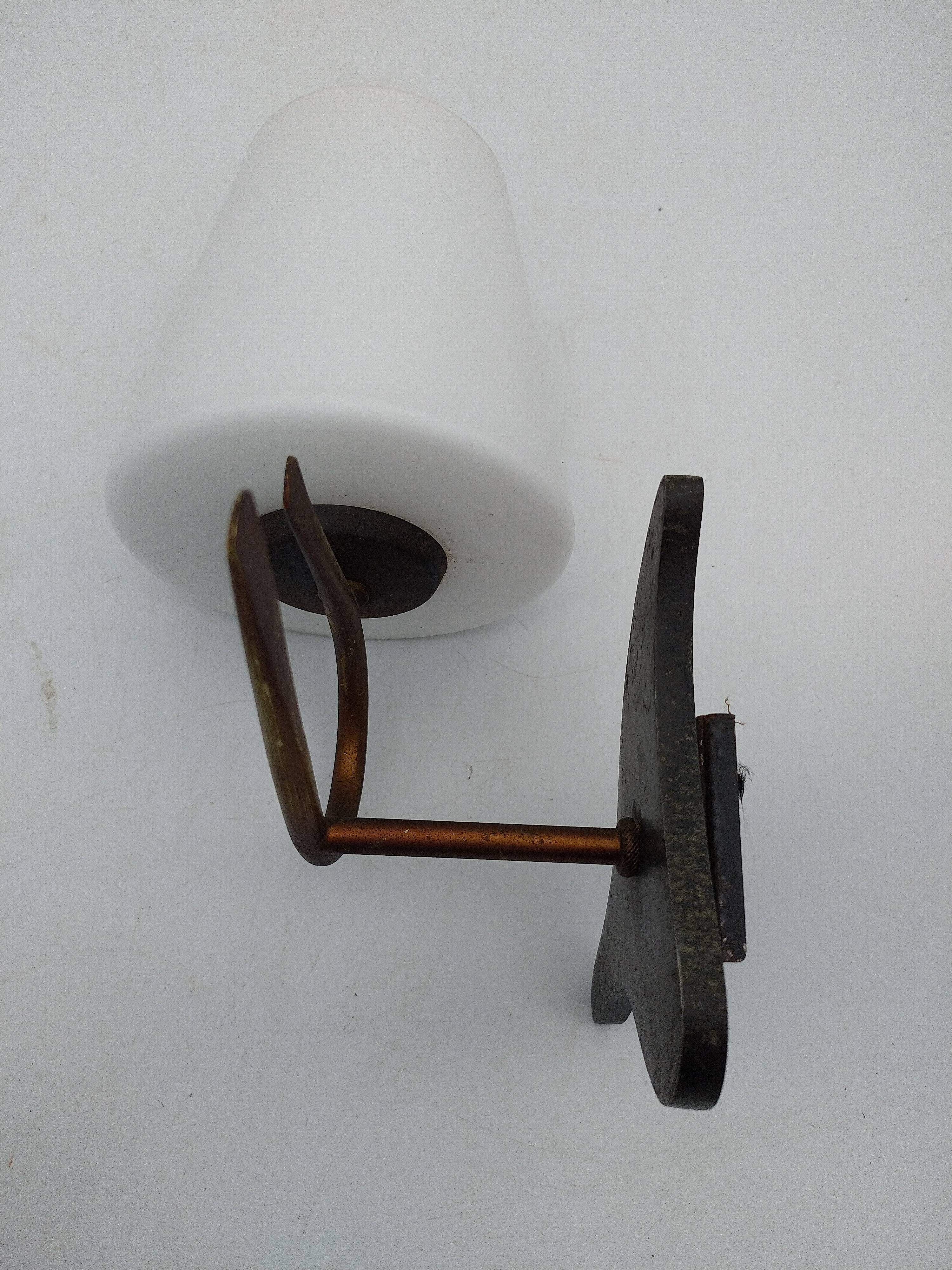 Arlus wall light. Metal and opaline glass. 1960s.