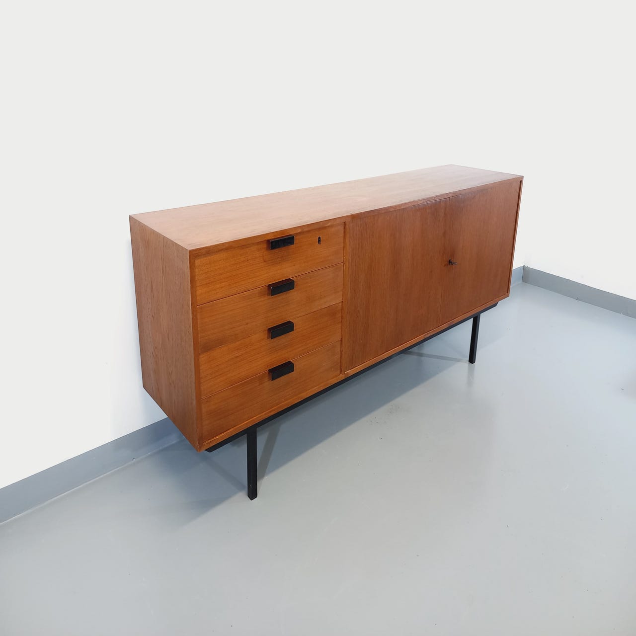 Vintage Scandinavian style modernist teak sideboard from the 50s 60s, Robin Day design for Hille