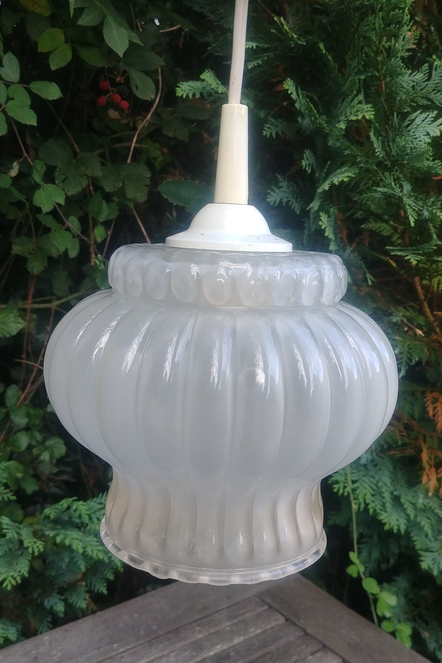 Suspension in vintage frosted glass 70s