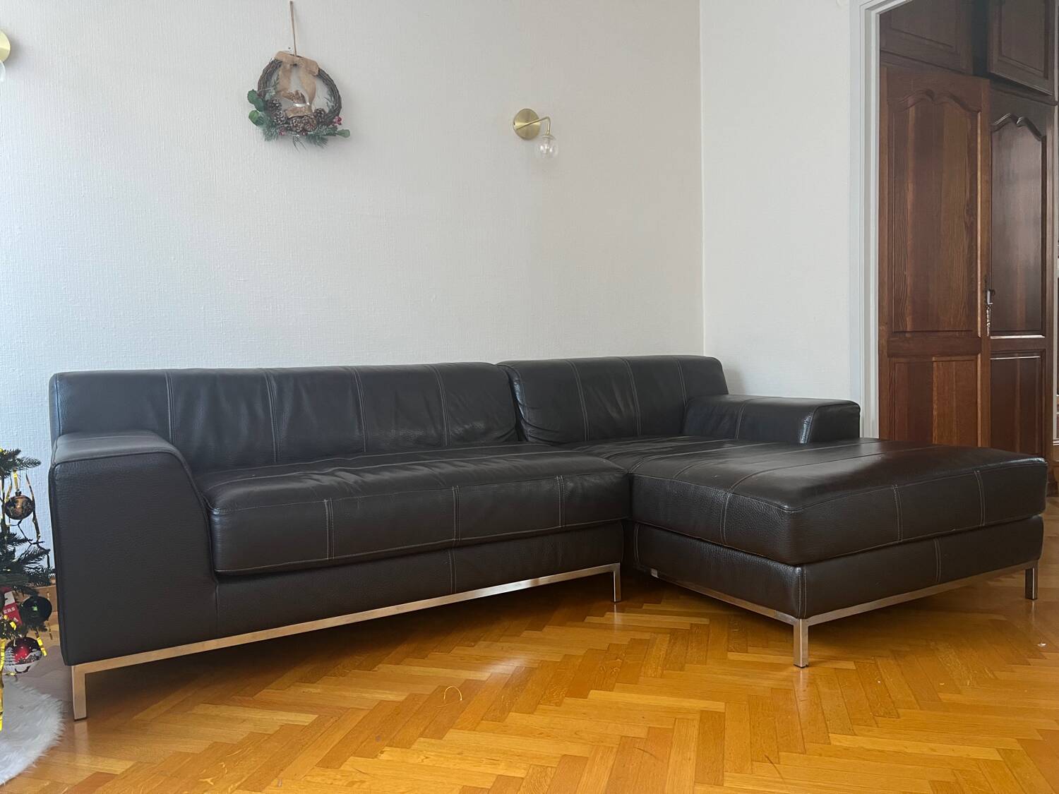 Black leather corner sofa – IKEA KRAMFORS – timeless design