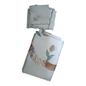 Tablecloth and napkins with a spring theme, vintage tulips, new polyester.