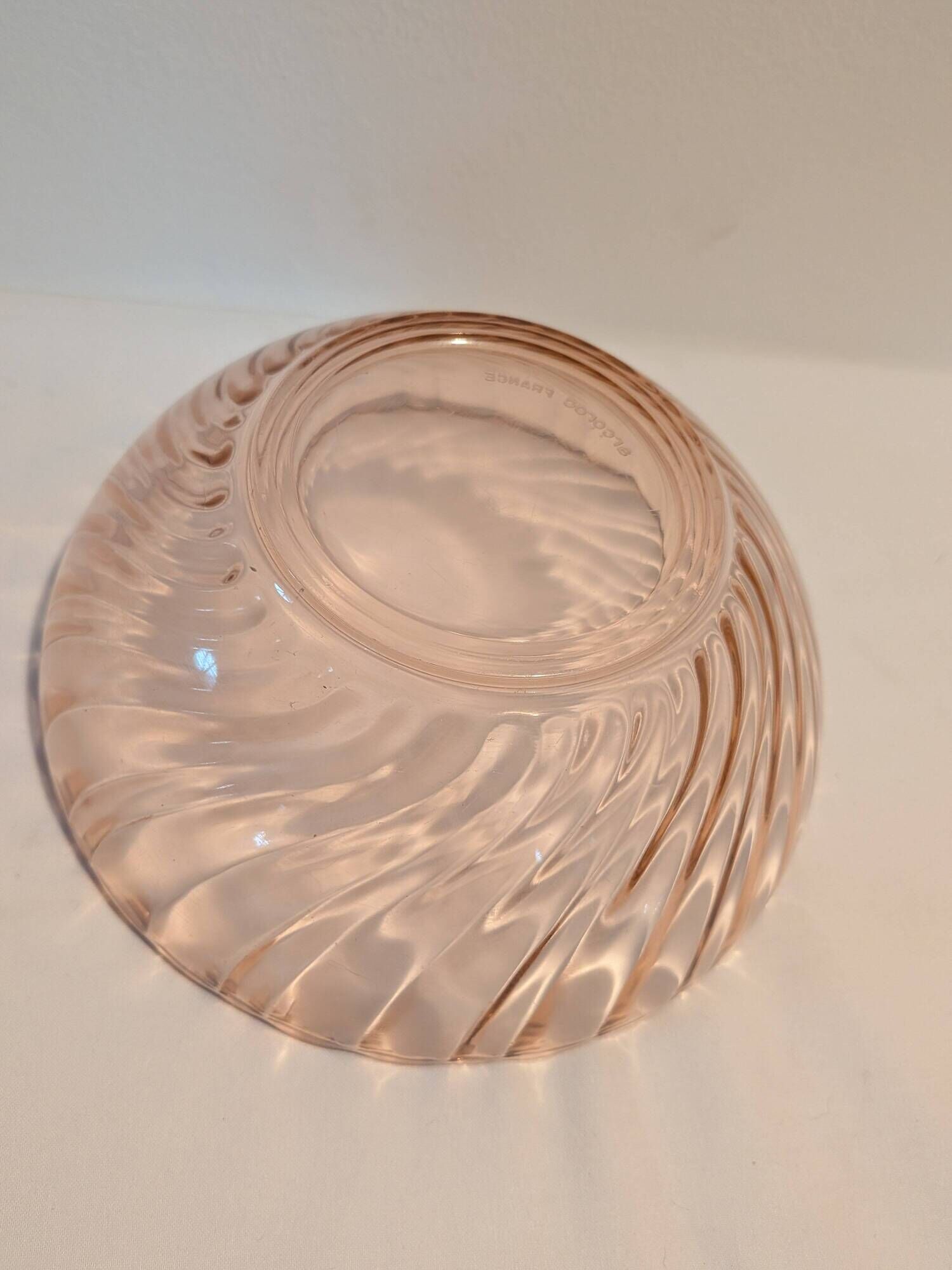 Very pretty vintage Arcoroc France bowl, model Rosaline, in powder pink glass.