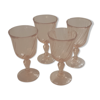 4 verres à pied roses