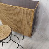 Vintage wicker bar and its two stools