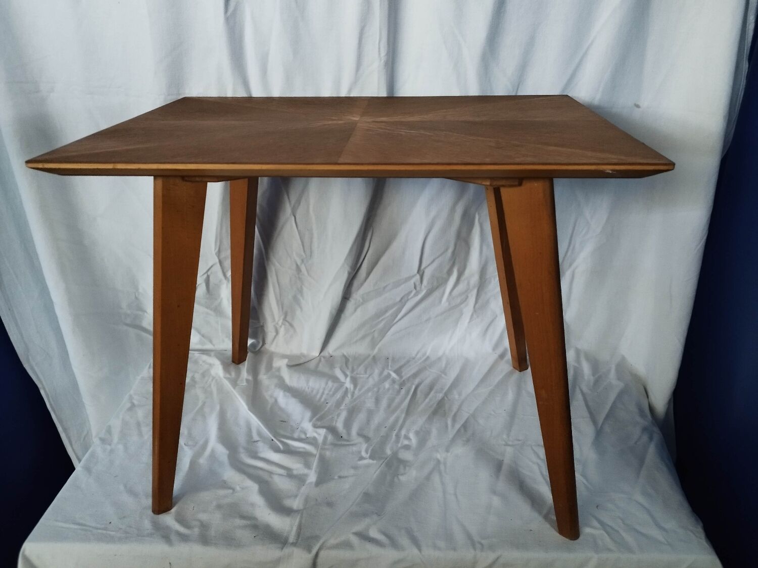 Coffee table from the 50s spindle feet