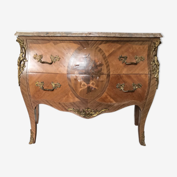 Commode galbée