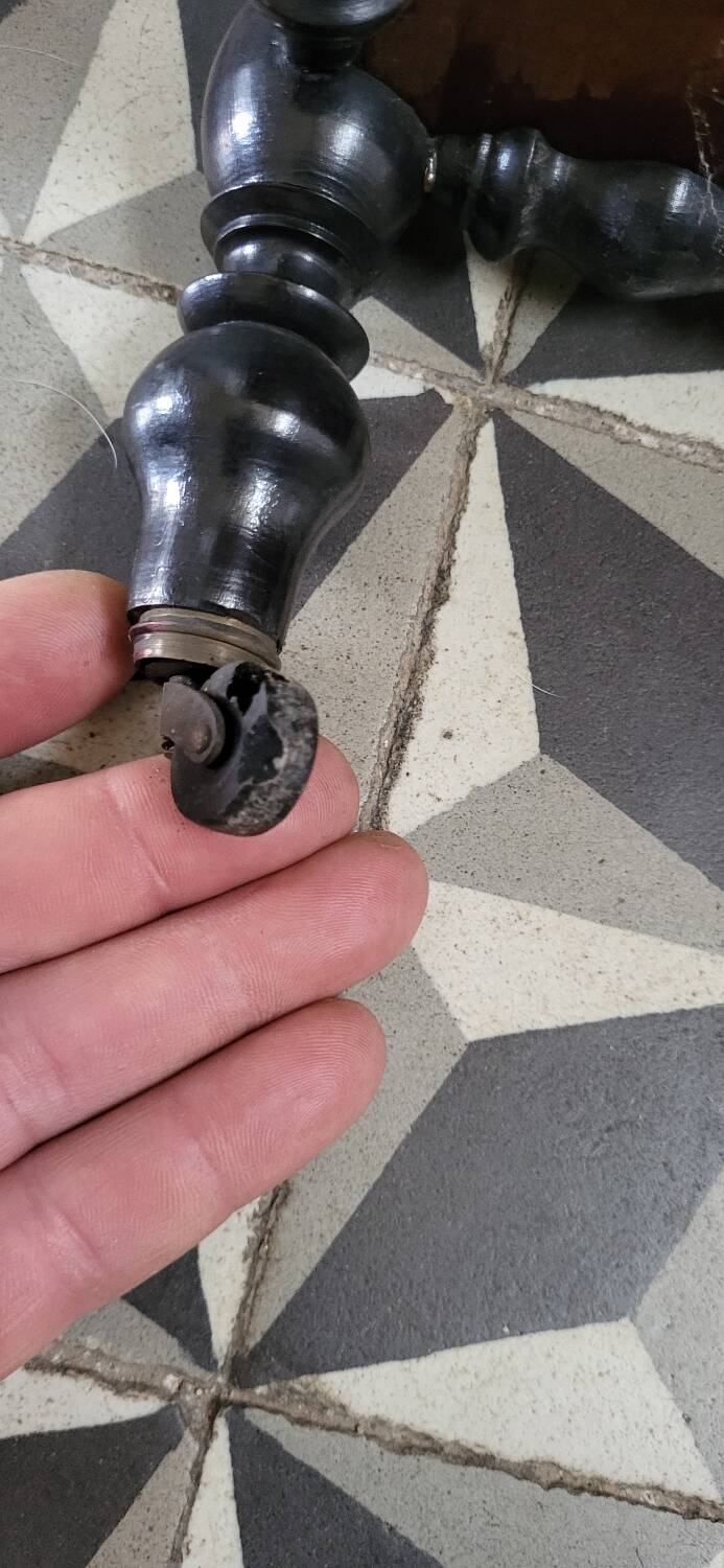 Napoleon III magazine rack