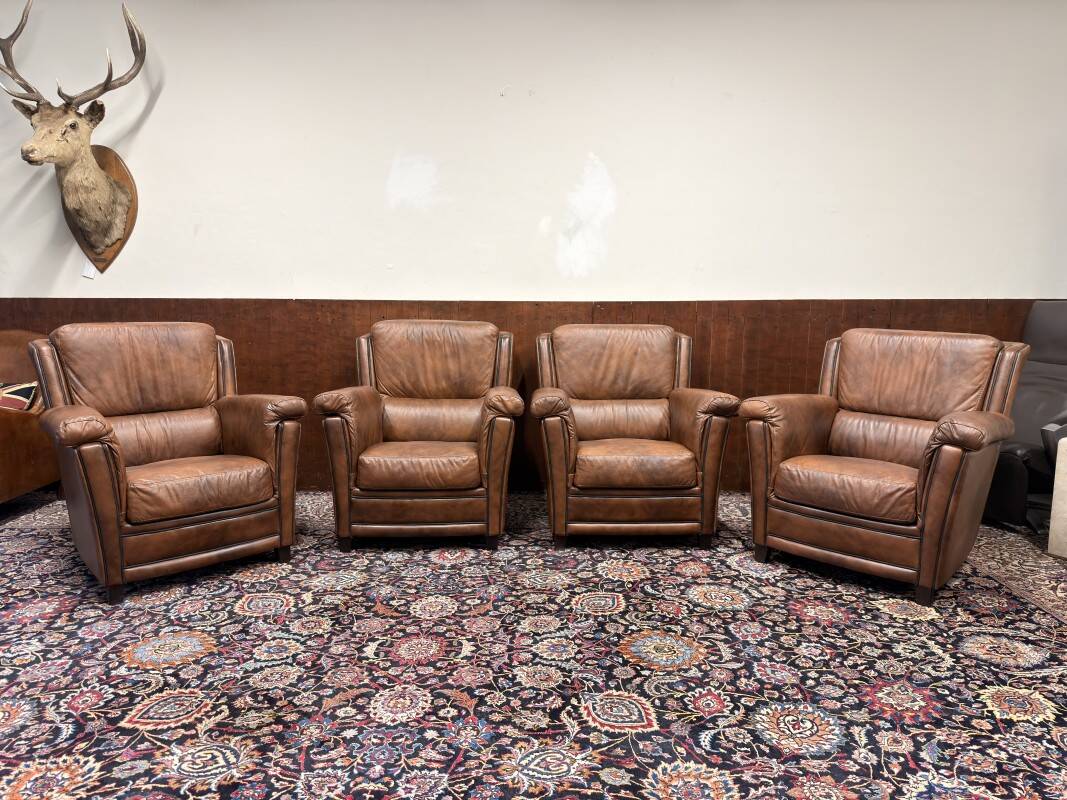 Ensemble de fauteuils Chesterfield anglais classiques