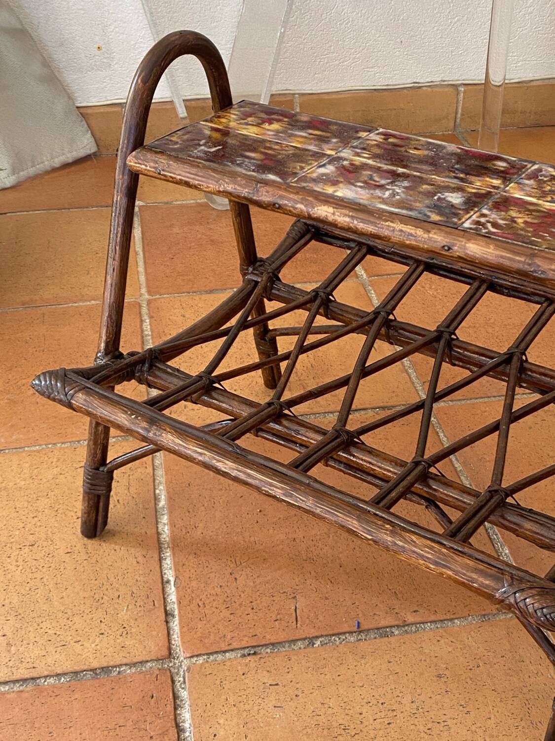 Rattan magazine rack, shelf with ceramic tiles R. Capron