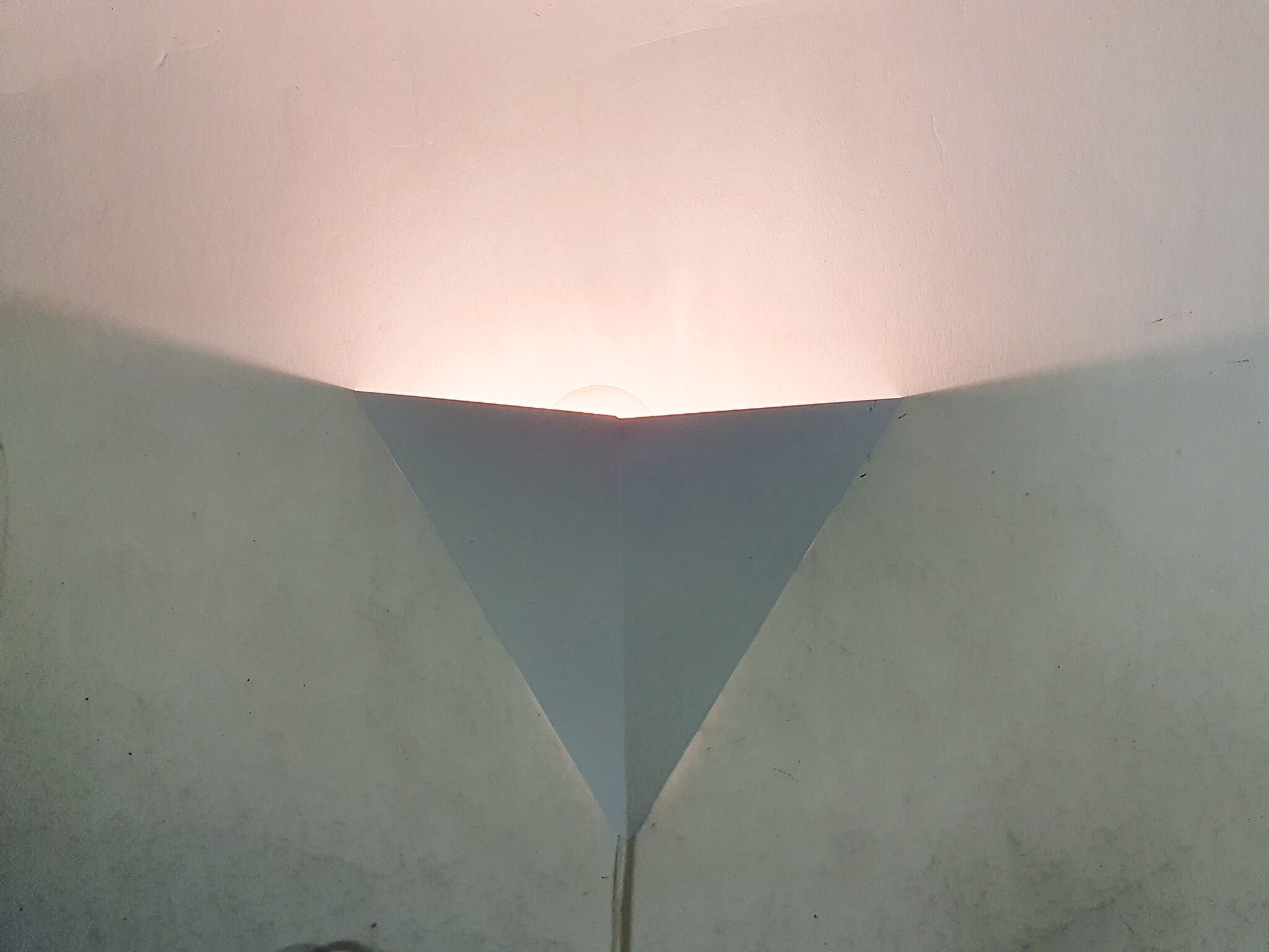 White metal wall light in good condition. By Anvia, The Netherlands.