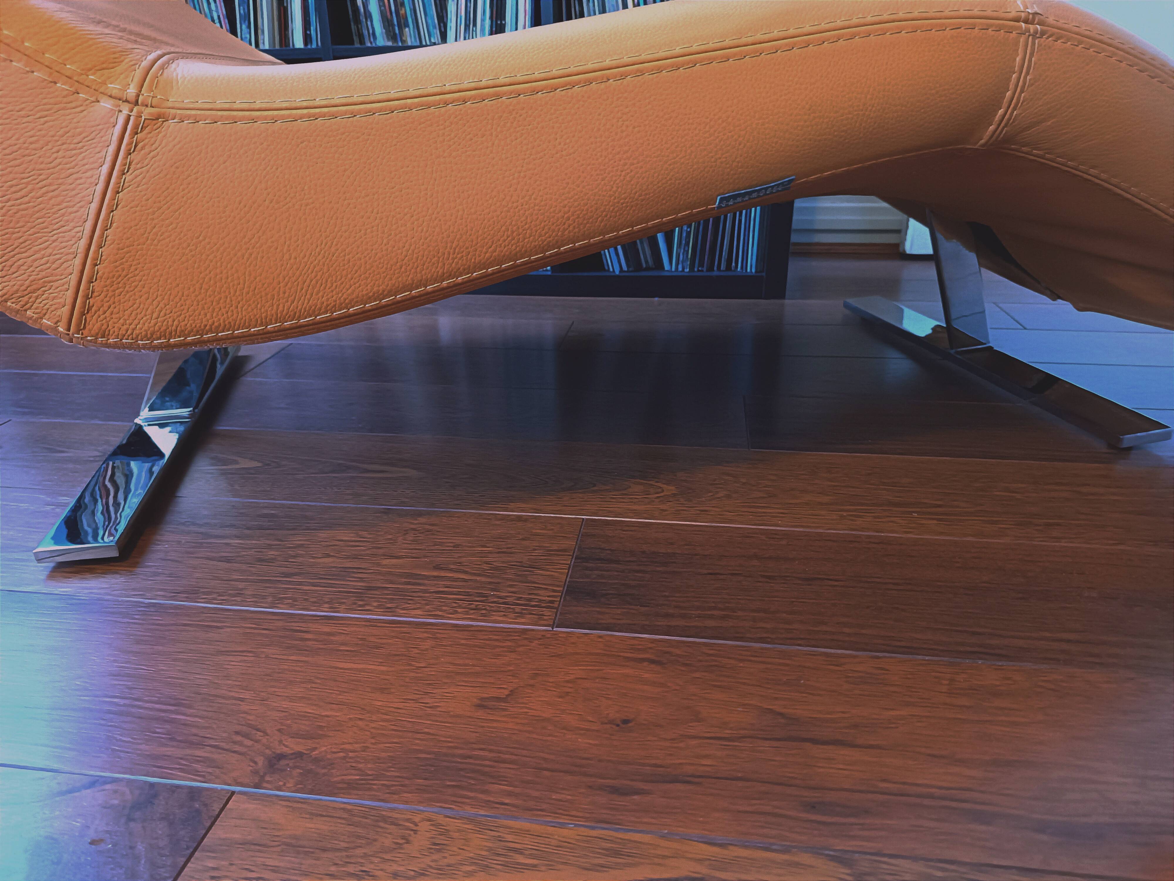 Deluxe leather lounge chair