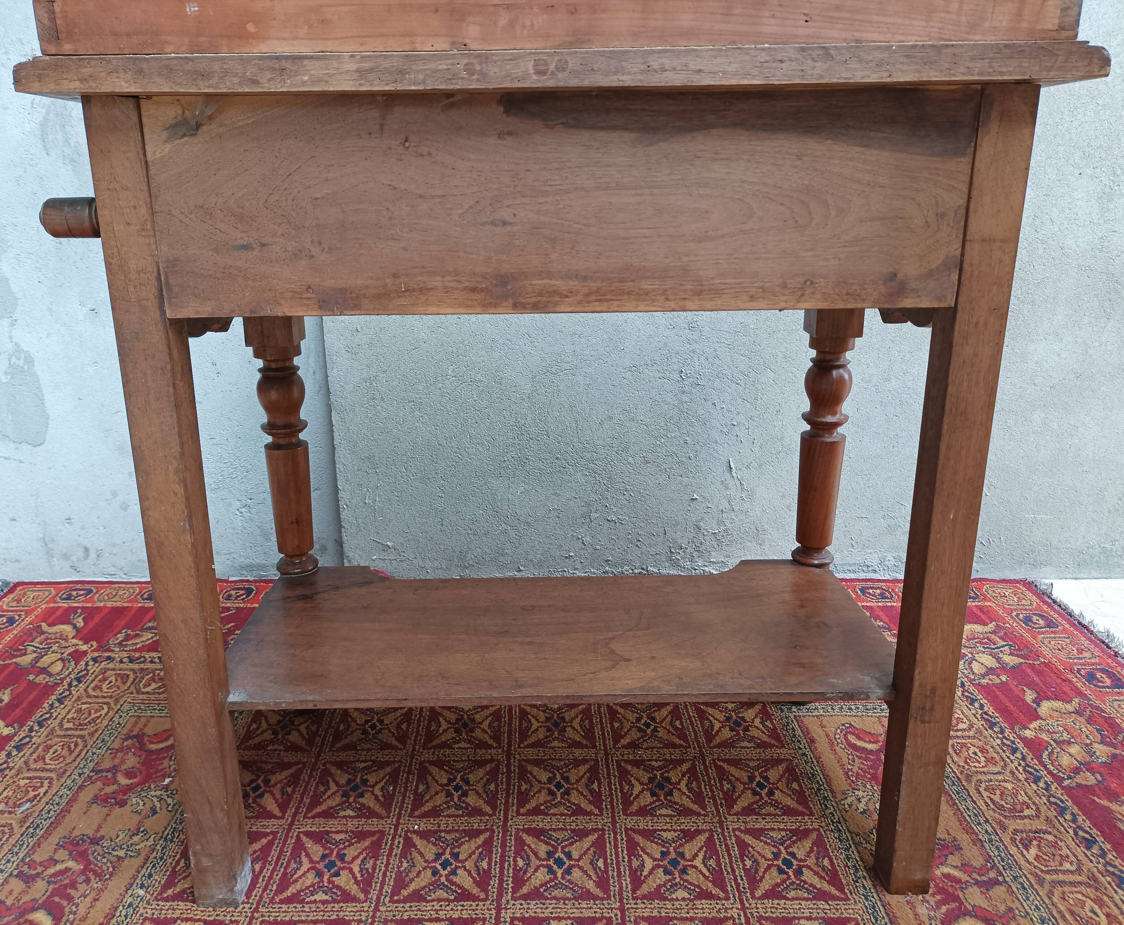 Meuble de toilette en noyer et merisier