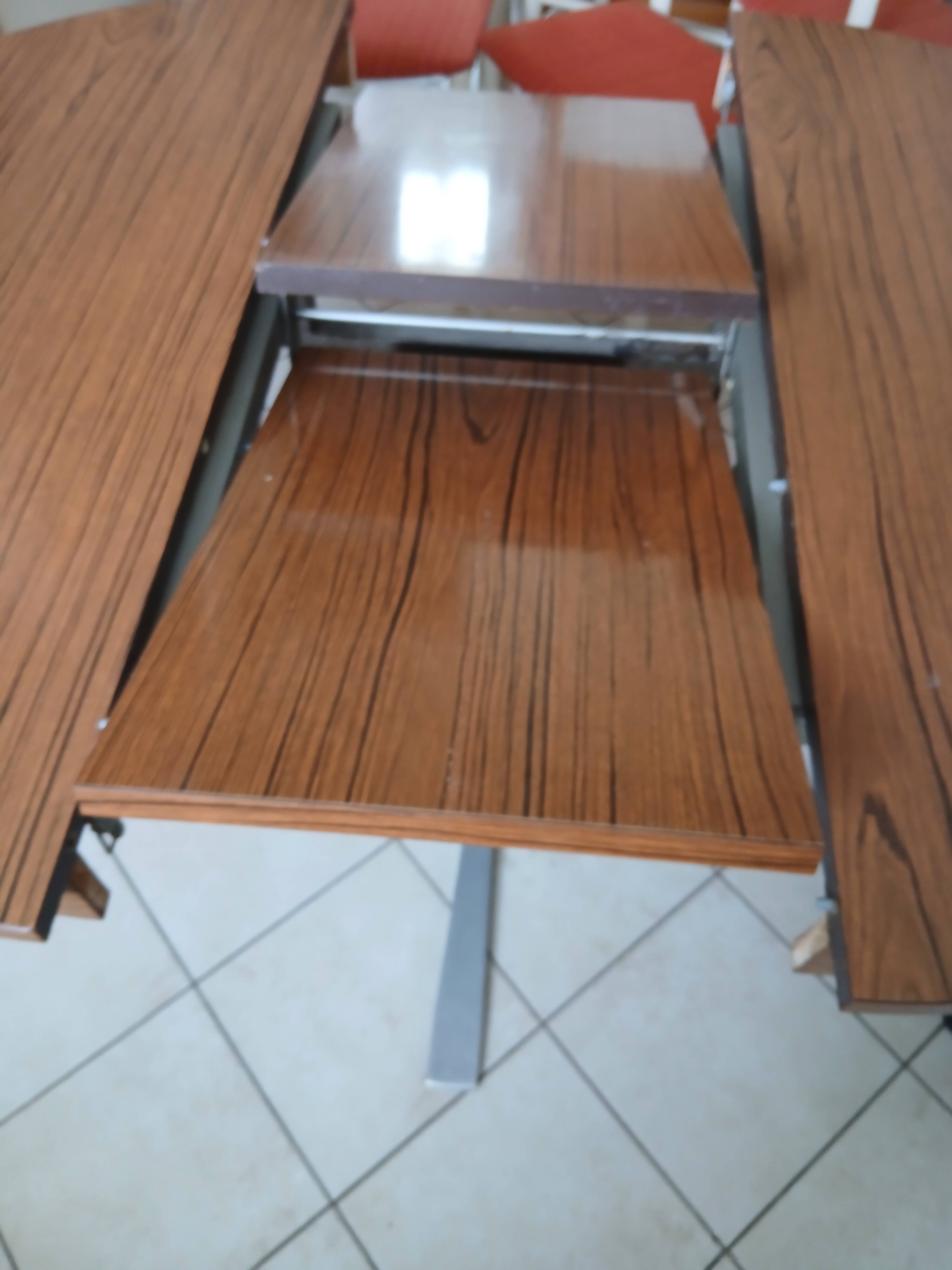 Round butterfly formica table