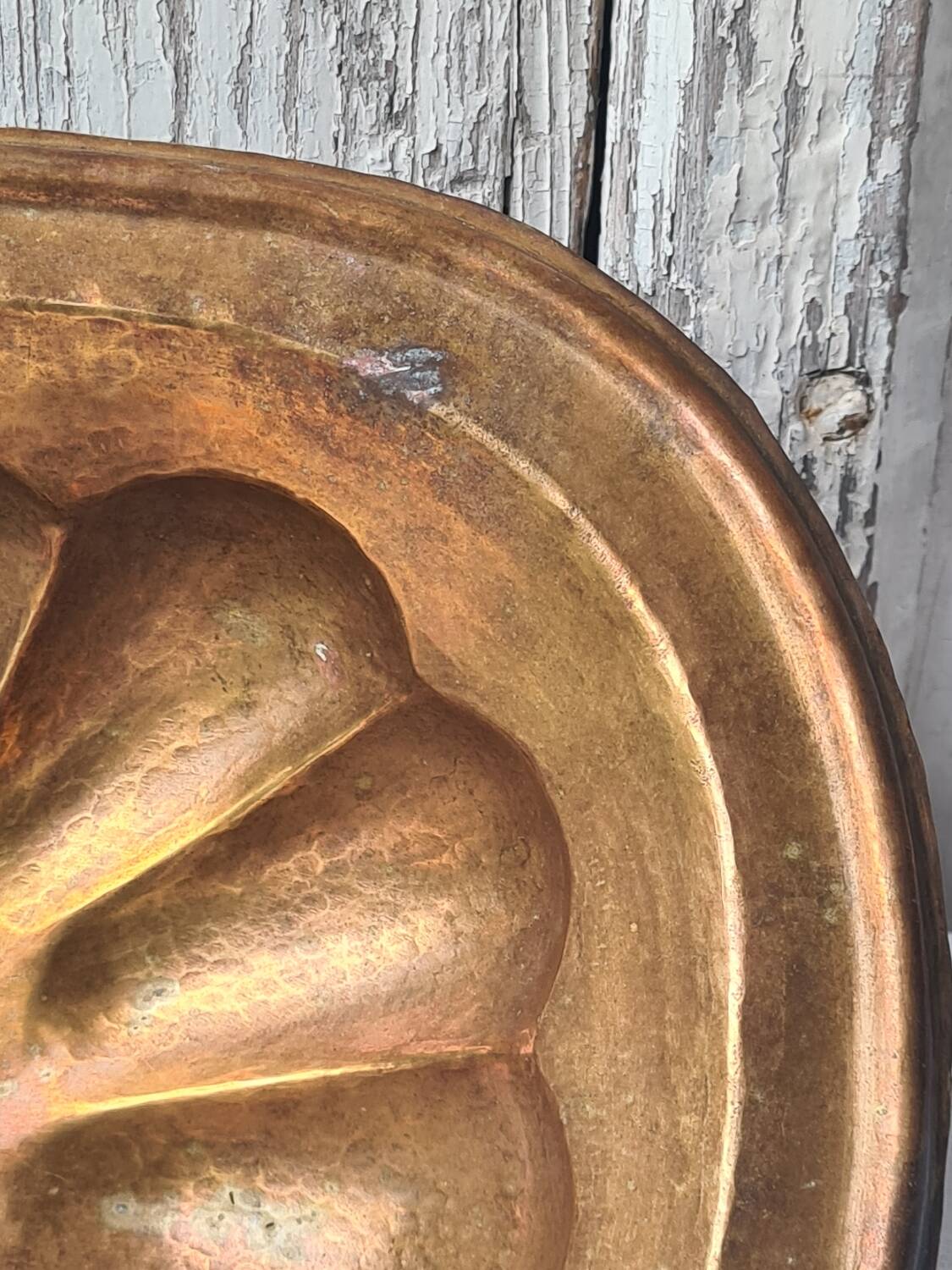 Basin, hammered copper shell hand basin