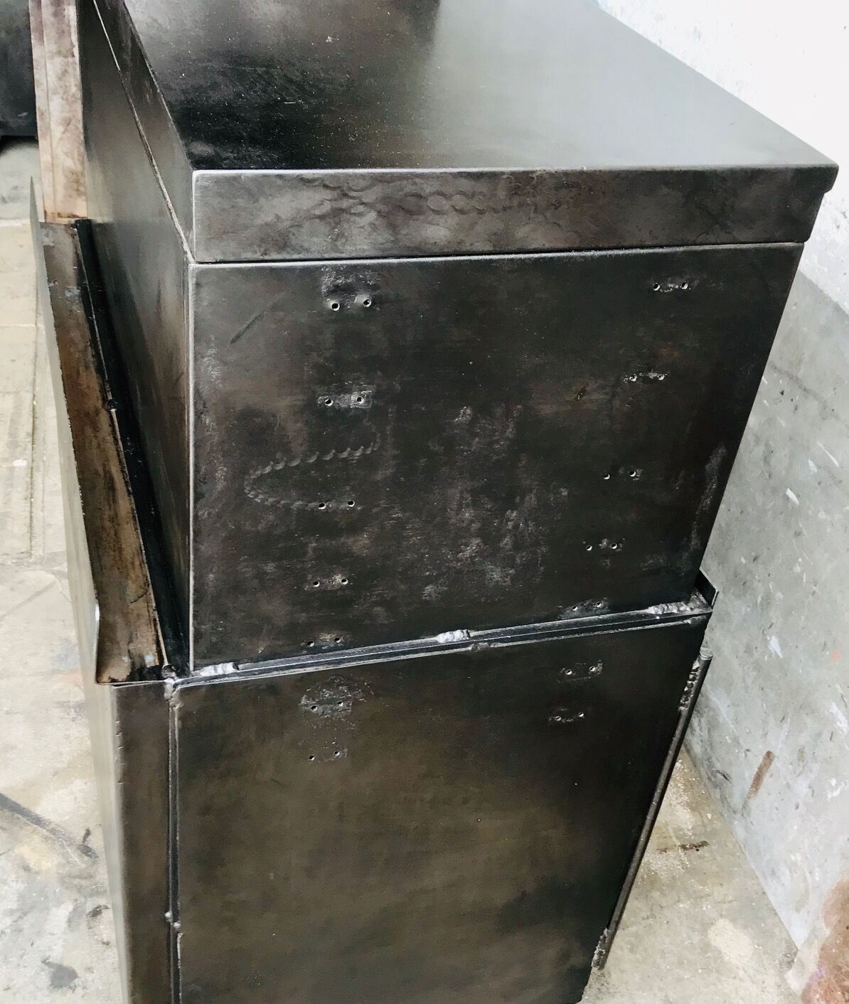 Metal workshop cabinet