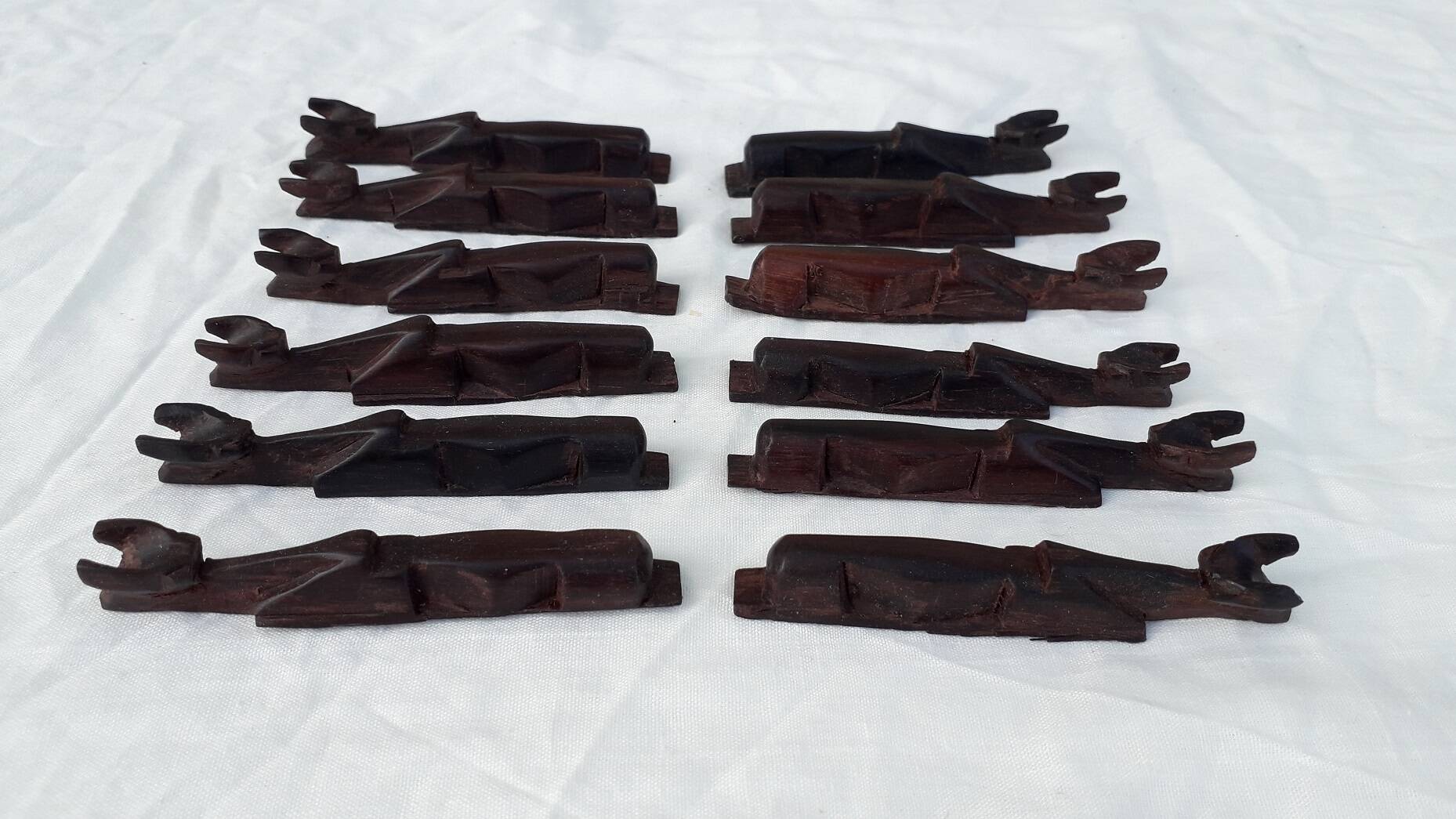 12 porte-couteaux en bois