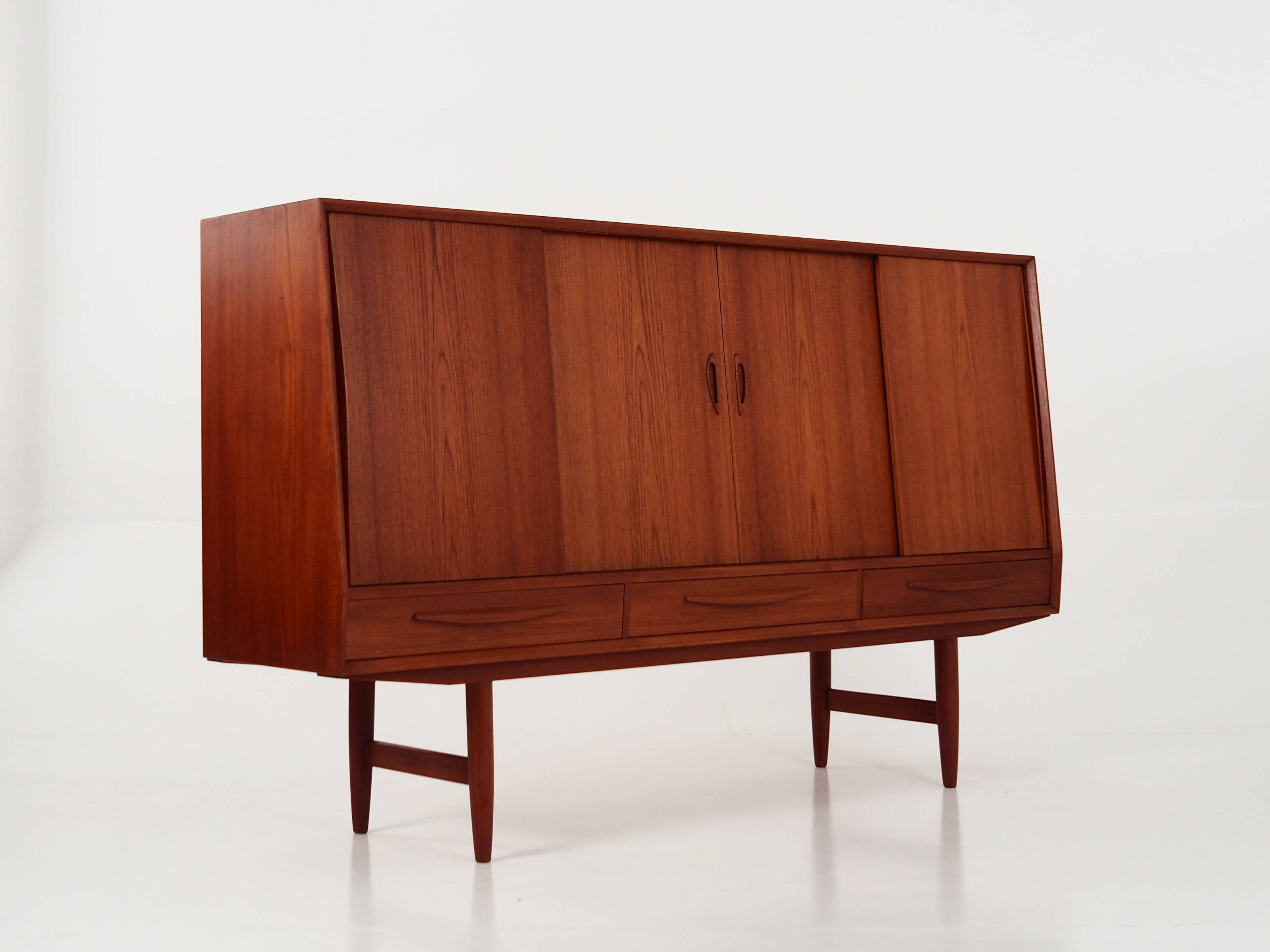 Buffet haut en teck, design danois, années 1970, production : Danemark
