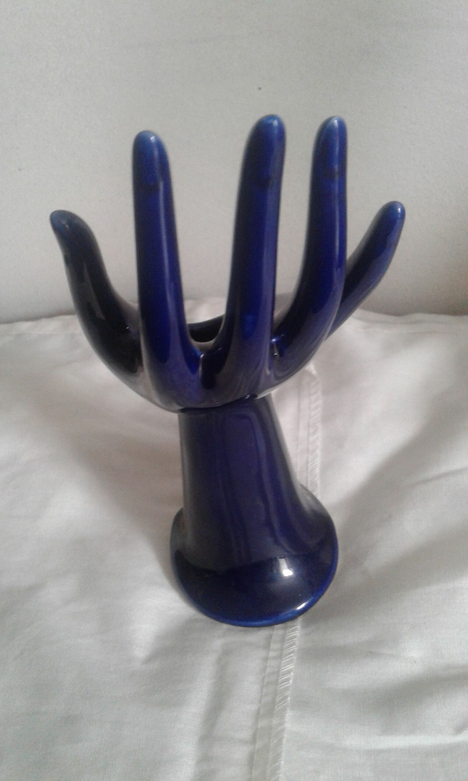 Baguier blue hand
