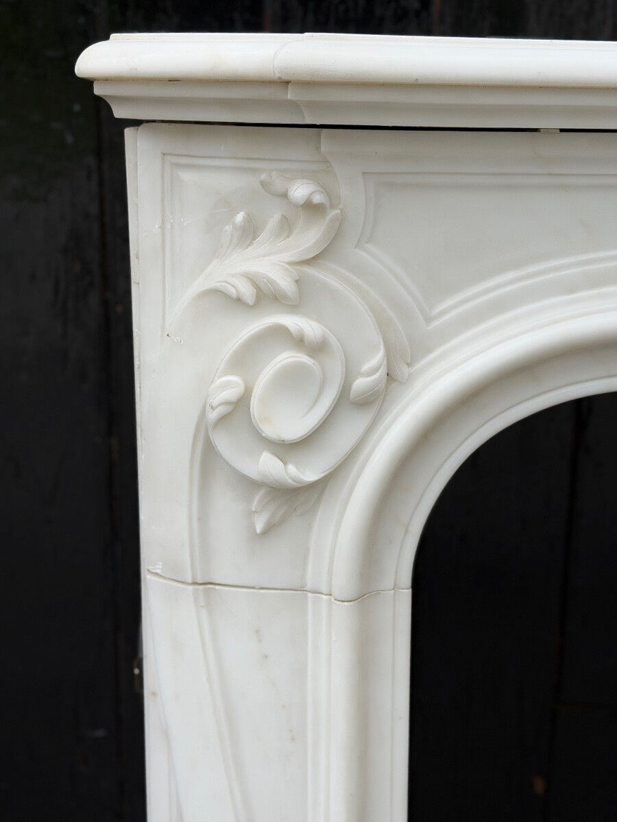 Cheminée de style Louis XV en marbre blanc de Thassos vers 1880