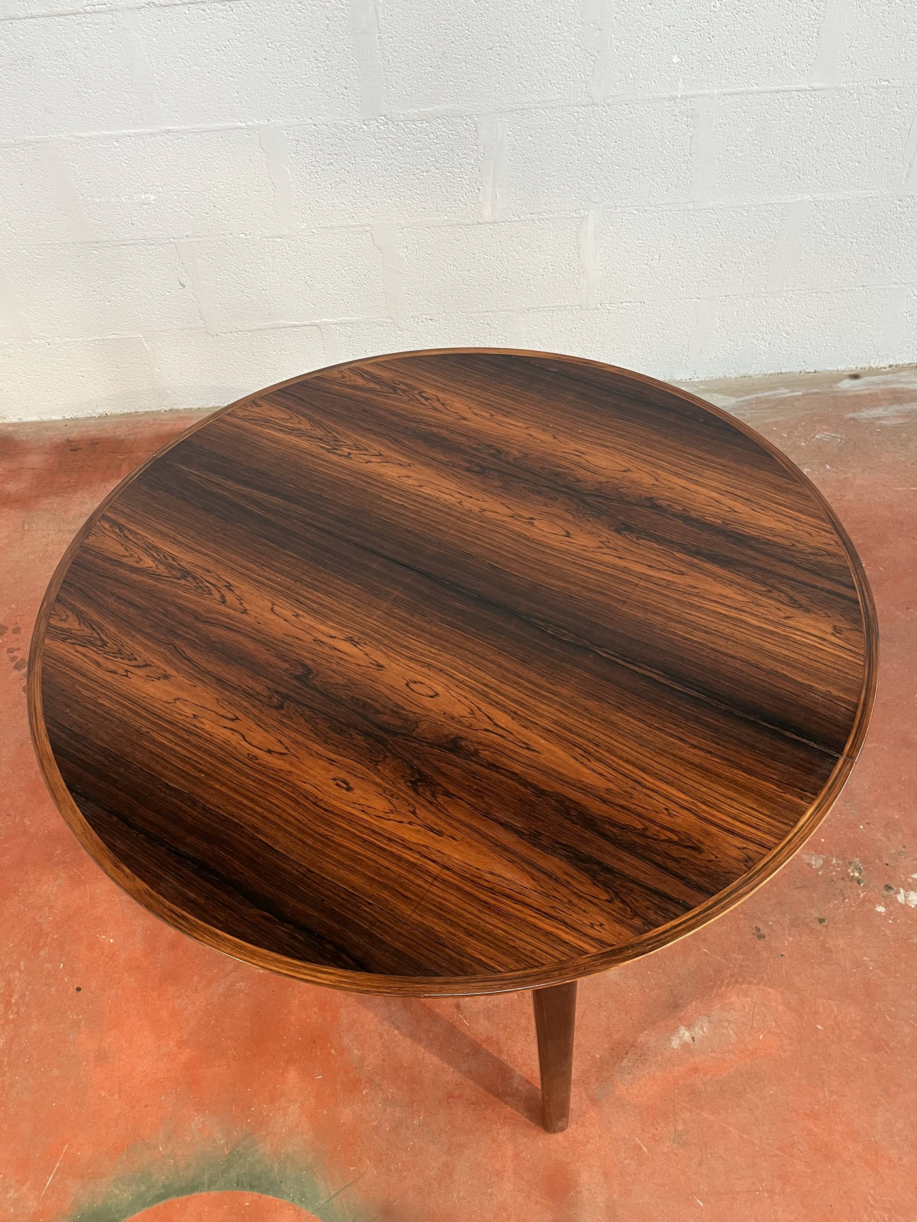 Ole HALD round table model "33" with double extension Denmark 1960