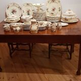 Earthenware tableware service.