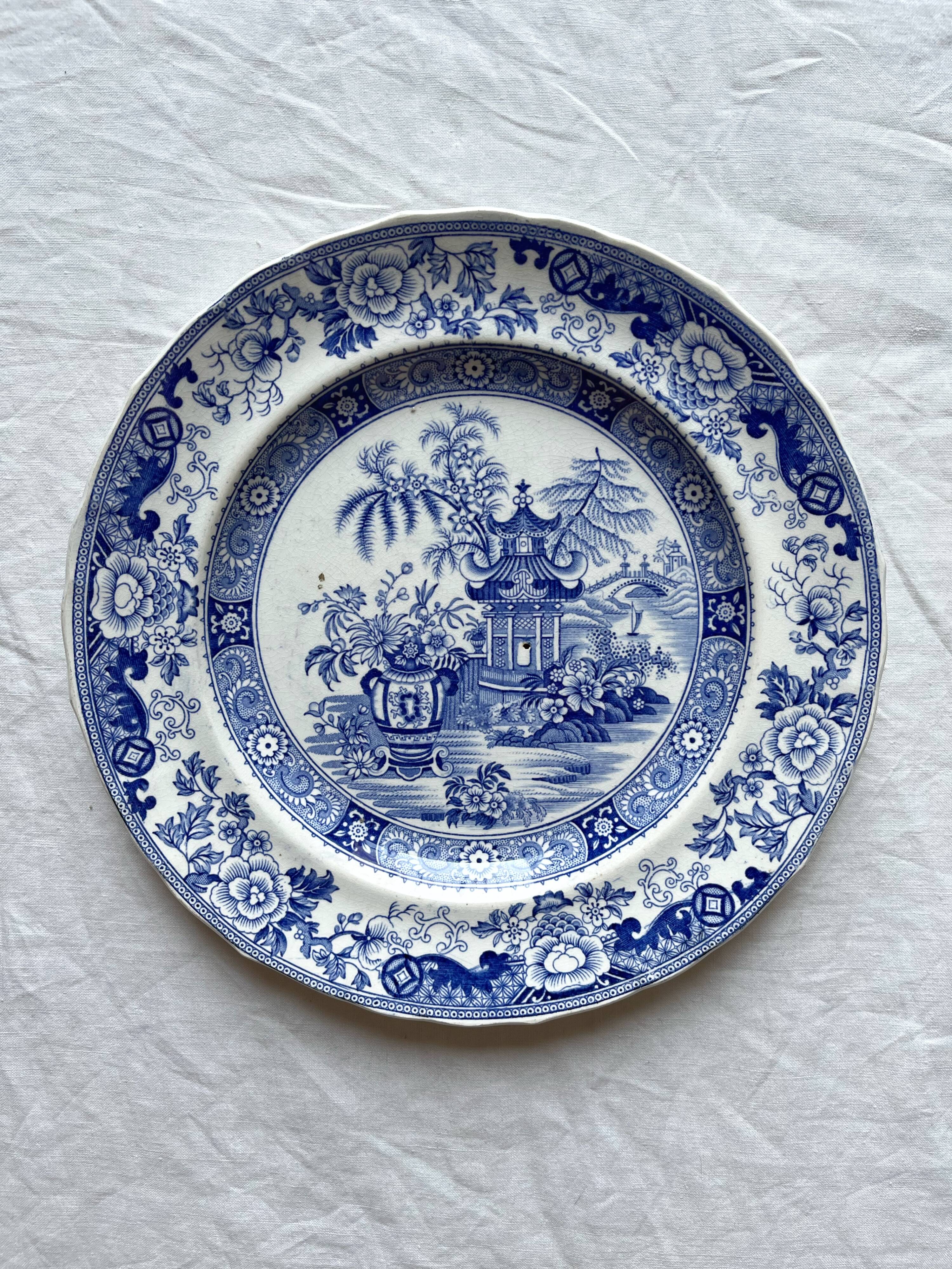 Assiette plate ancienne terre de fer décor japonisant Creil et Montereau