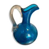 Carafe en verre bleu