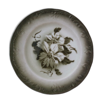 Plate in opaque porcelain of Gien with frieze in relief pattern flower diam 17,5 cm