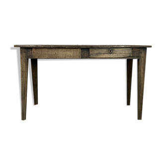 Farm table