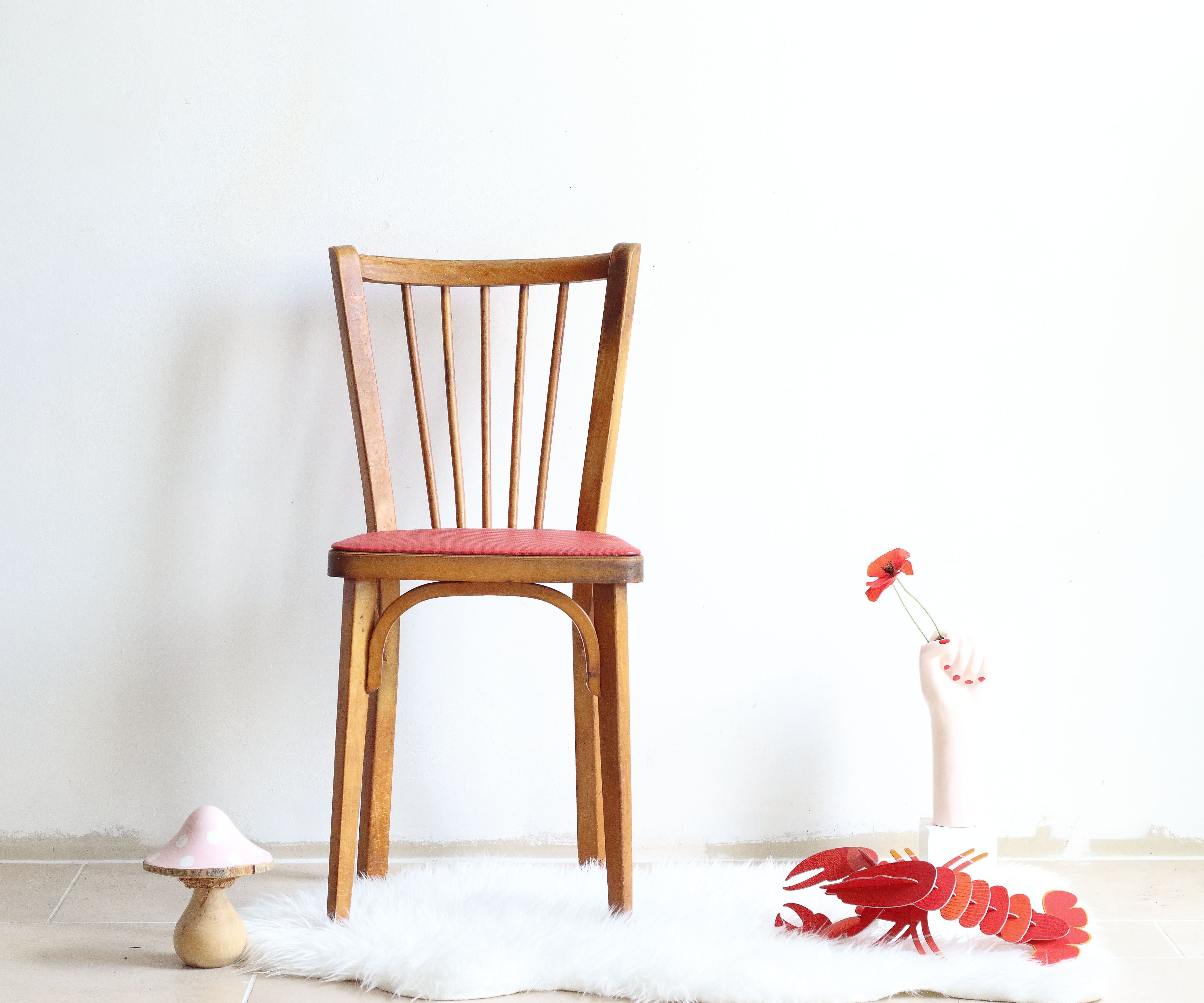 Bistro chair with bars of the 50s in wood and imitation red leather