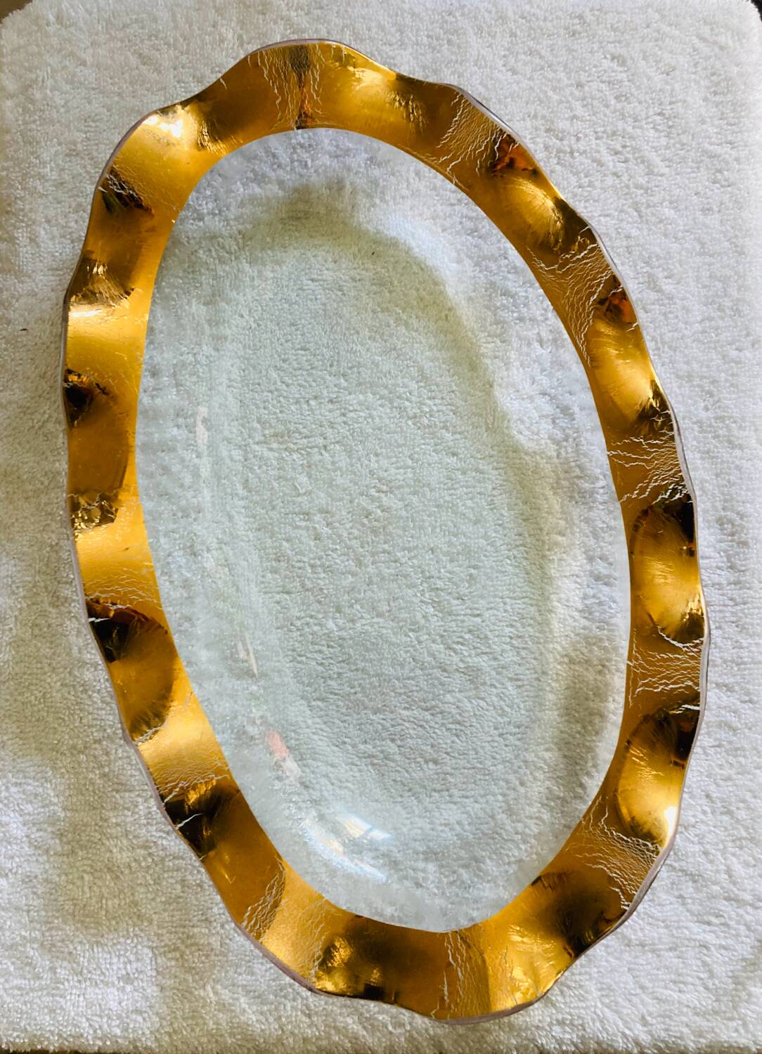 Oval dish signed Annie Glass 38/35 made in the USA wavy edge gilded with fine gold