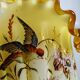 Vase tripode de style victorien en opaline émaillée, XIXe-XXe s.