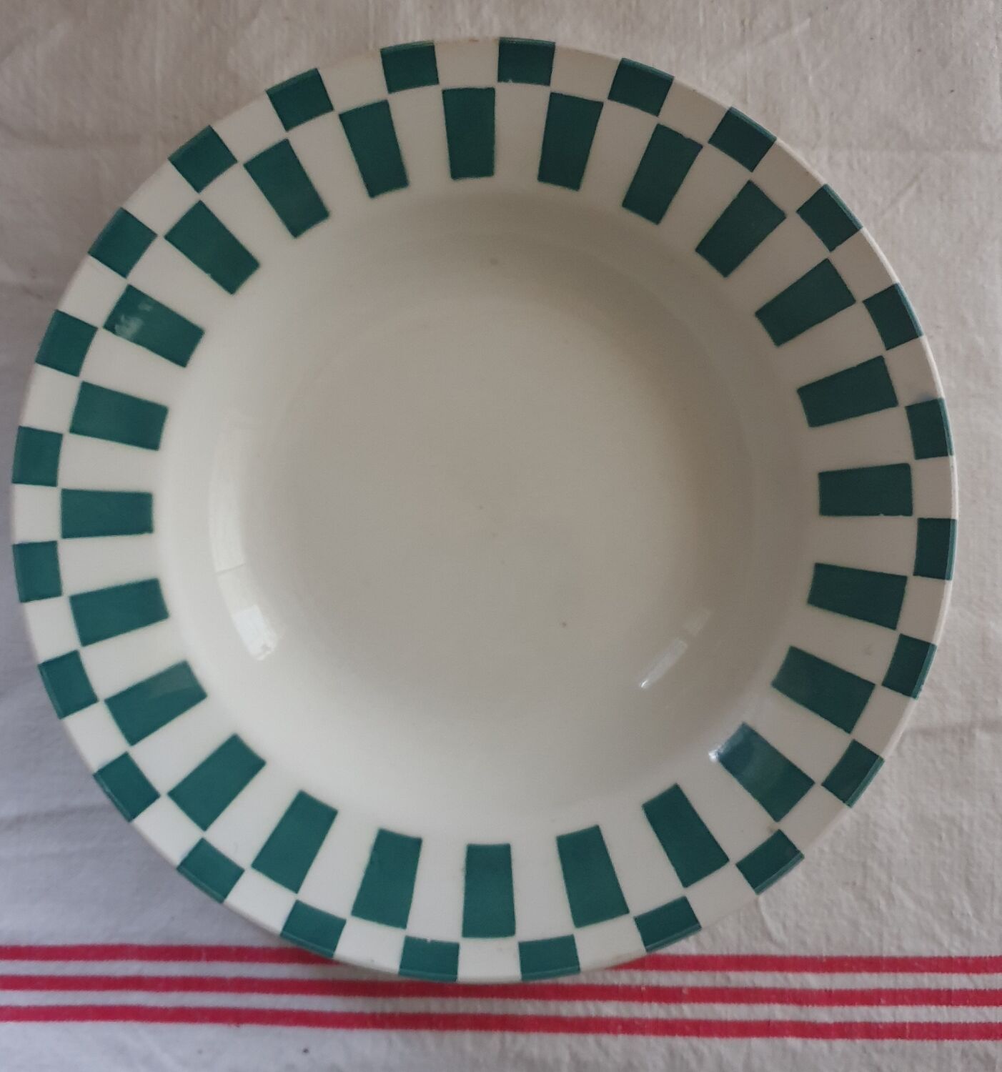 Suite de 5 plates Digoin checkerboard pattern