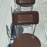 3 Chaises en skaï marron chocolat des années 1960-1970, estampillées.
