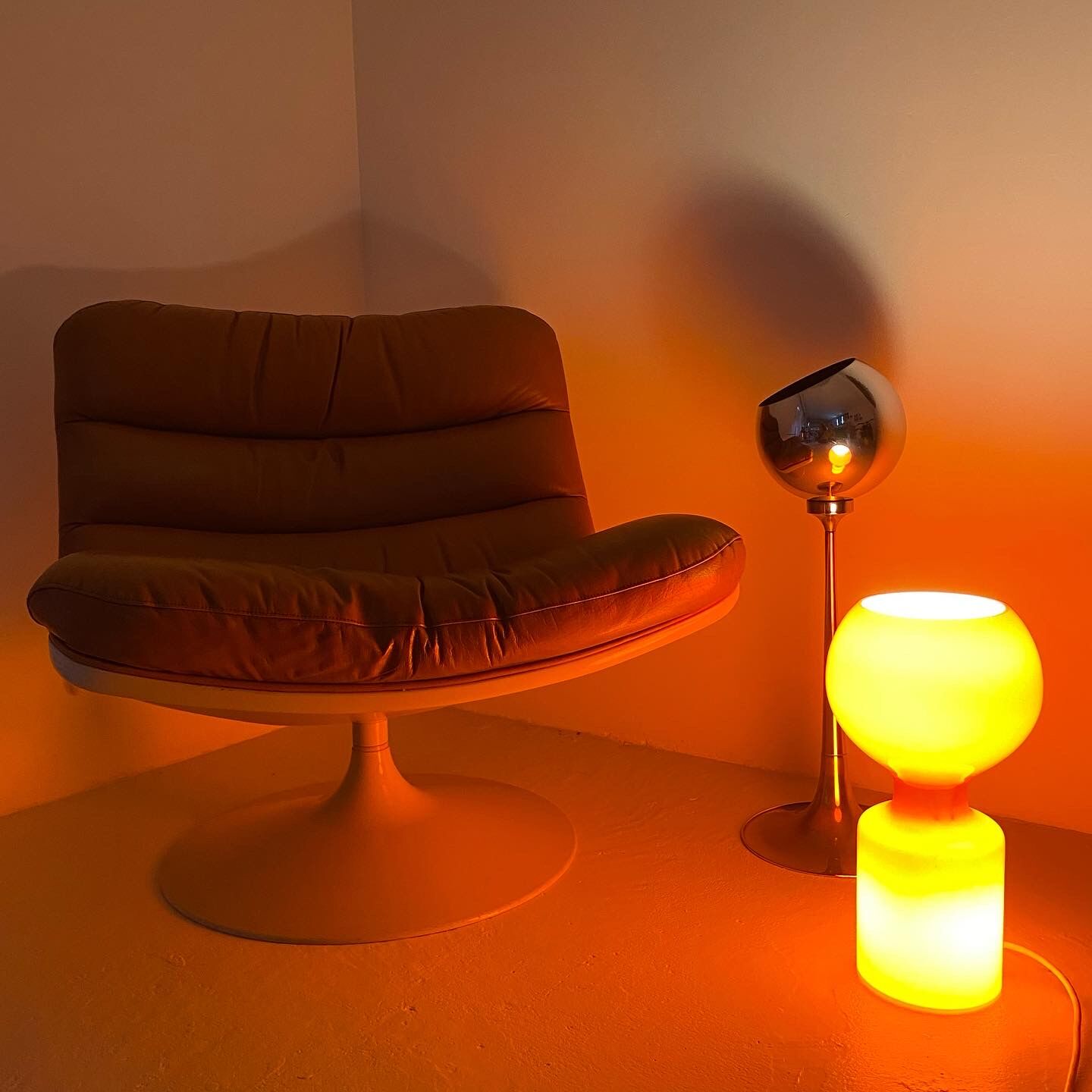 Grande lampe Tahiti by Jean-Paul Edmonds Alt. 1960