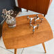 Table d'appoint vintage en bois et pieds compas